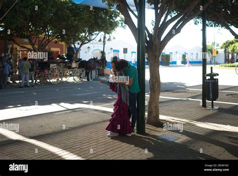 M Laga Espa A De Agosto De Una Mujer Vestida De Flamenco Se