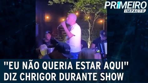 Cantor Chrigor Se Apresenta Visivelmente Embriagado Durante Show