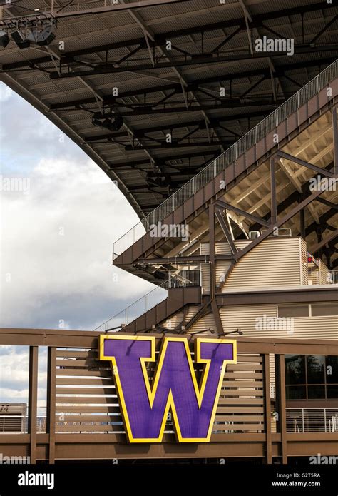 Wa11669 00washington Husky Stadium At The University Of Washington