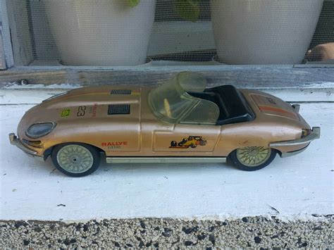 Vintage Jaguar Rallye Lemezaru Gyar E Type S Tin Toy Car Friction