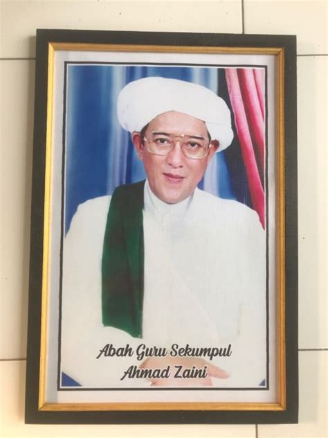 Hiasan Dinding Cetak Poster Abah Guru Sekumpul Plus Bingkainuk Cm X