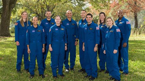 Nasa Introduces 10 Future Astronauts Chosen From 12000 Applicants Cnet