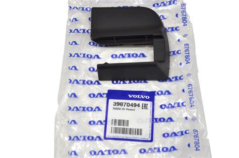 VOLVO C30 prawa oslona szyny fotela pasazera OE 39 39870494 za 28 99 zł