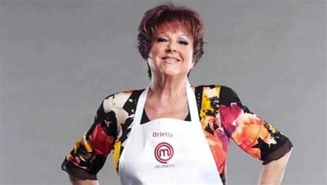 Orietta Berti Star Pure In Cucina Al Suo Fianco Un Aiutante D