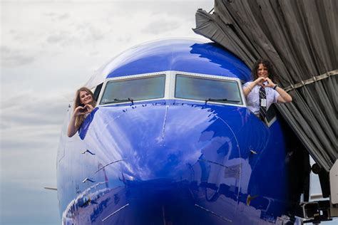 Southwest Airlines 1st Mother Daughter Pilot Duo Heads To The Skies