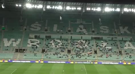 Telewizja piękne stadiony i pustki na trybunach Dlaczego nikogo