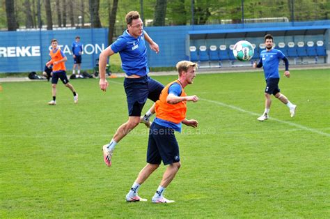 Ksc Training Nummer Am Mittwoch Nach Der Corona Pause Abseits Ka