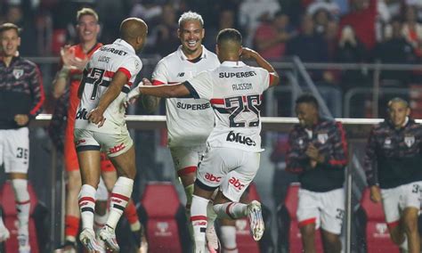 S O Paulo Faz Gol Mais R Pido Do Brasileir O E Volta A Vencer Ap S