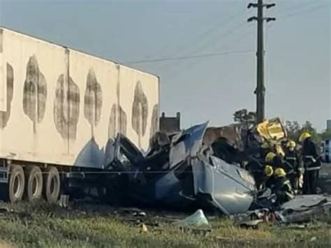 Murieron Un Camionero Se Qued Dormido Cruz De Carril Choc De