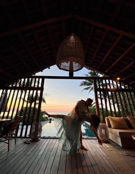 Thuỳ Tiên mặc váy lụa cut out nóng bỏng ở Ấn Độ Hoàng Thuỳ khoe dáng sexy với bikini