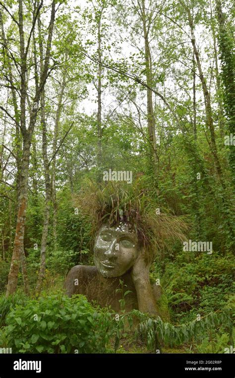 Woodland sculpture hi-res stock photography and images - Alamy