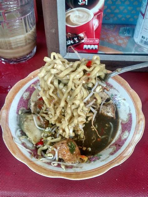 Warung Bu Tum Rujak Cingur Lontong Mie Etc Cafe Surabaya