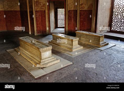 Tombs Inside Humayuns Tomb A Complex Of Mughal Architecture Built As