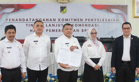 Kadis Dpmptsp Sulteng Menandatangani Komitmen Penyelesaian Tlrhp Bpk Ri