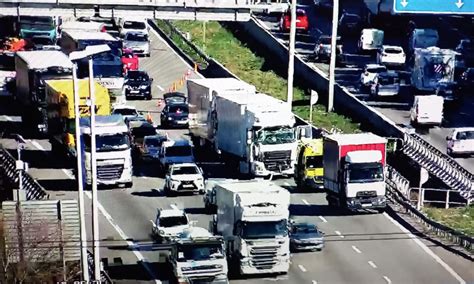 Un Accident Entre Tres Camions Provoca Cues A L Ap Diari De Sabadell