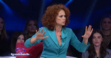 Jessica E Helena Nel Mirino Di Beatrice Luzzi Avete Danneggiato Il