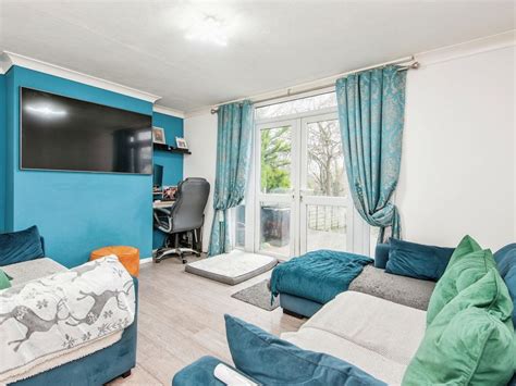 2 Bed Flat For Sale In Lowedges Road Sheffield S8 £95000 Zoopla