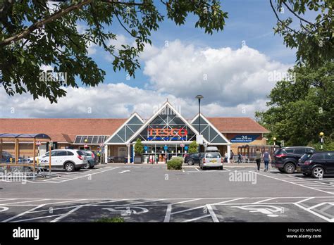 Tesco Superstore, Mutton Lane, Potters Bar, Hertfordshire, England ...