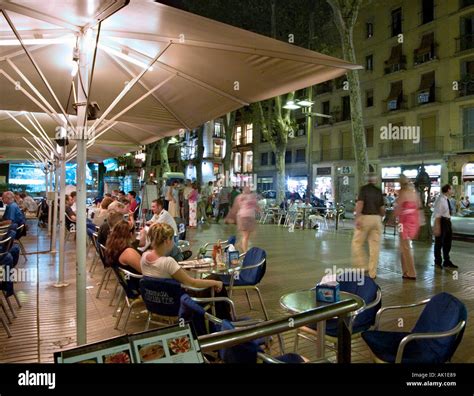 Sidewalk cafe at night, La Rambla (Las Ramblas), Barcelona Stock Photo ...