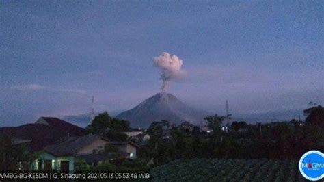 Material Awan Panas Guguran Gunung Sinabung Meluncur 4 000 Meter Dengan