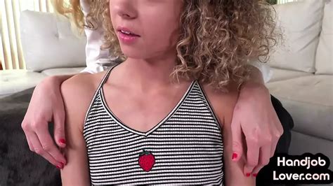 Une Vraie Salope Amateur De Ans Apprend La Branlette Dans Un Trio FFM En POV XHamster