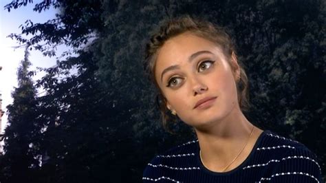 Ella Purnell And Asa Butterfield Miss Peregrines Home For Peculiar