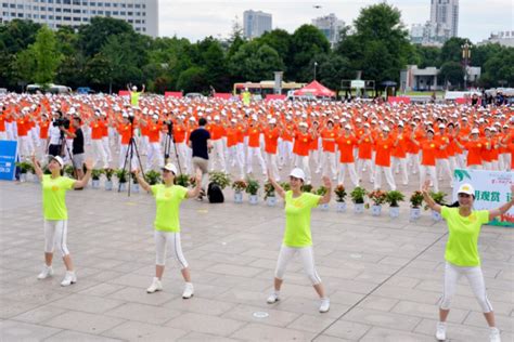 加大全民健身普及力度 株洲万人同跳广场舞 焦点图片 株洲文明网