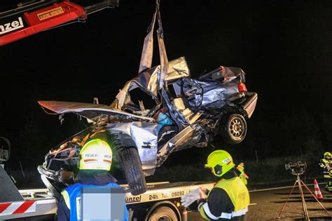 A9 Hof BMW kracht in Bayern in Sattelzug zwei Männer tot