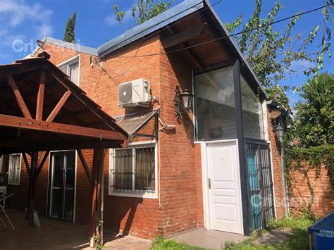 Venta Casa 15 años 2 dormitorios 65m2 1 cochera Los Cardos 183 Bis