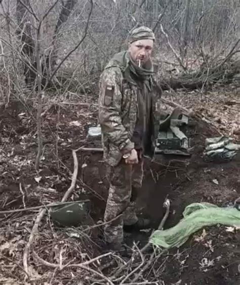 俄烏戰爭｜烏軍戰俘遭槍決片段流出 澤連斯基︰俄軍殘殺戰爭罪行鐵證 新浪香港