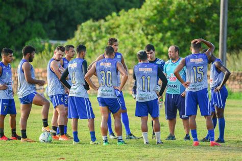 Mundão viaja ao Pará sem o lateral direito Carlinhos para encarar o