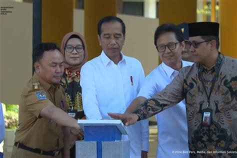 Jokowi Resmikan Rehabilitasi Renovasi Pendidikan Di Kalteng