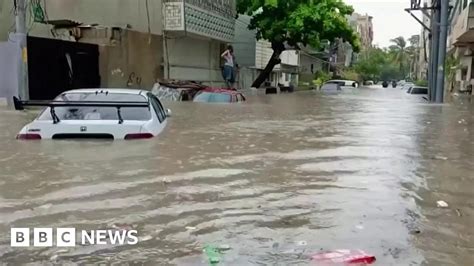 Karachi Floods Pakistans Biggest City Hit By Record Rain And Heavy