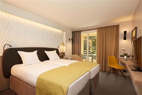 Hotel Auteuil Tour Eiffel Reviews - Price, Location & Details (2024)