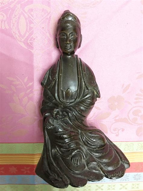 Bronzen Sculptuur Van Guan Kwan Yin Bijzonder Met Sutra Catawiki