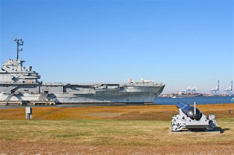 Premium Photo Uss Yorktown Aircraft Carrier In Charleston South Carolina Usa