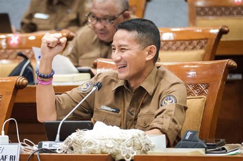 Sandiaga Uno Pariwisata Sumbang Rp1 300 Triliun Ke Negara 7 5 Dari