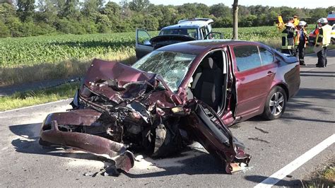 Mörfelden Walldorf Unfall auf Vitrolles Ring Rettungshubschrauber landet