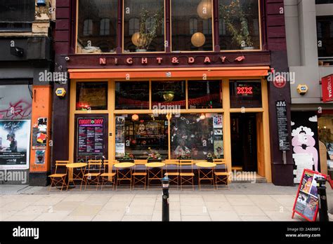 Night and day cafe manchester hi-res stock photography and images - Alamy