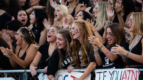 4 defining hallmarks of Vandegrift, Texas high school football powerhouse