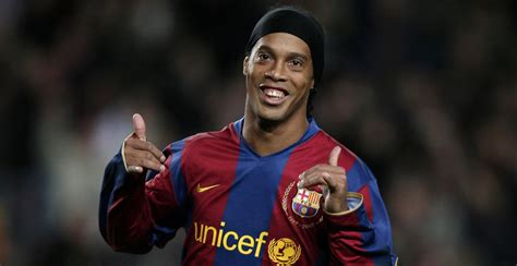 Ronaldinho Vuelve A Jugar Al F Tbol