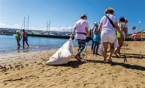 Limpieza De La Playa Por El D A Mundial De La Naturaleza The Market