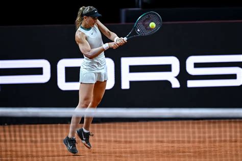 Paula Badosa se retire en larmes contre Sabalenka à Stuttgart et est au