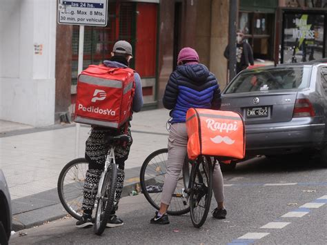 Ser repartidor de PedidosYa o Rappi: cuánto se gana en 2024, los