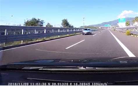 Paura Sull Autostrada Nel Tratto Lametino Un Auto Invade La Corsia