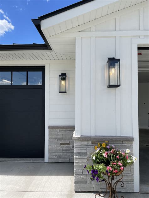 Modern Farmhouse Details - Diamond Kote® Siding System