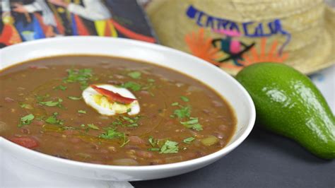 Sopa de frijoles (Nicaraguan-stile bean soup) - Kika's Boc.