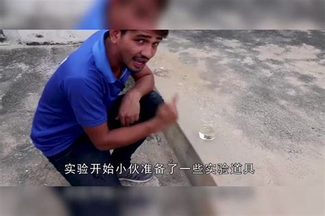 浓硫酸到底有多可怕？看看这个海绵的下场就知道了，画面太震撼了海绵下场画面