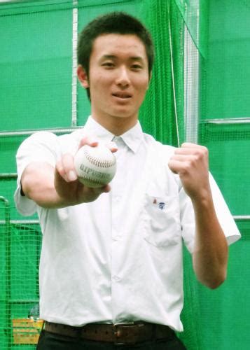 プロ野球志望届を提出した県岐阜商の高橋純平投手＝8日、岐阜市 ― スポニチ Sponichi Annex 野球