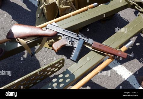 Thompson submachine gun Stock Photo: 78453062 - Alamy